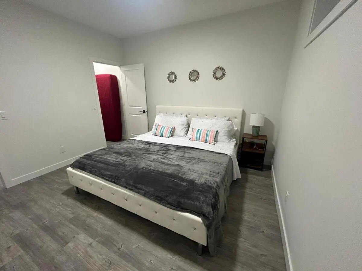 Дом отдыха Haven Lodge, 2Br Brand New Basement Suite Калгари Канада