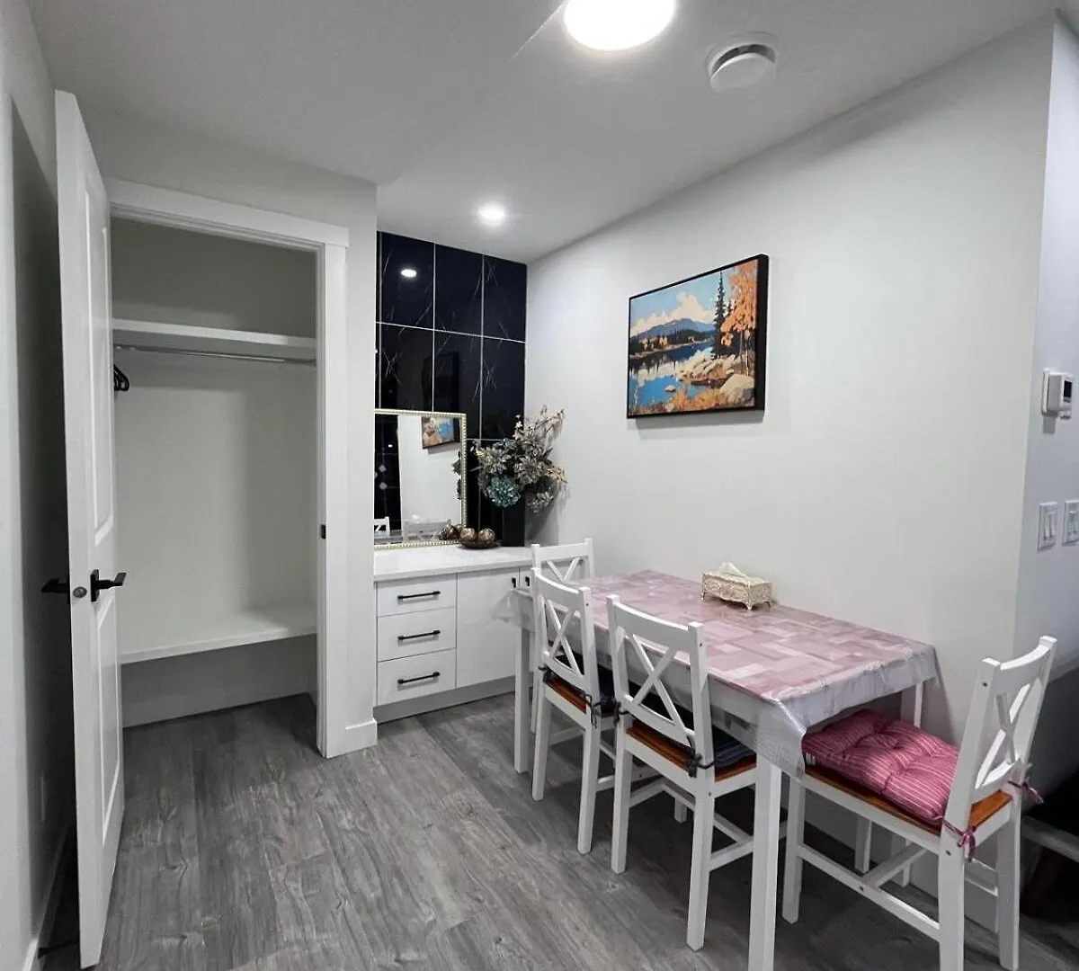 Дом отдыха Haven Lodge, 2Br Brand New Basement Suite Калгари