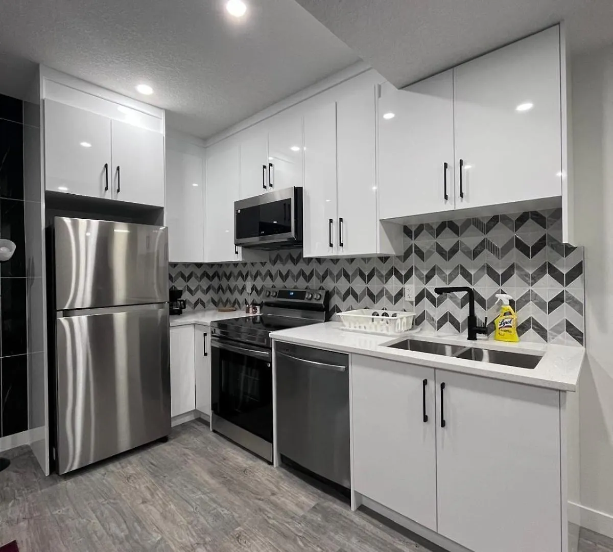 Дом отдыха Haven Lodge, 2Br Brand New Basement Suite Калгари