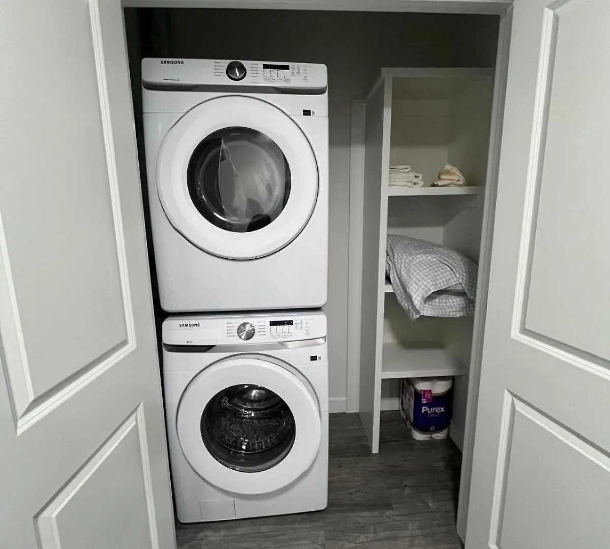 Haven Lodge, 2Br Brand New Basement Suite カルガリー 0*,