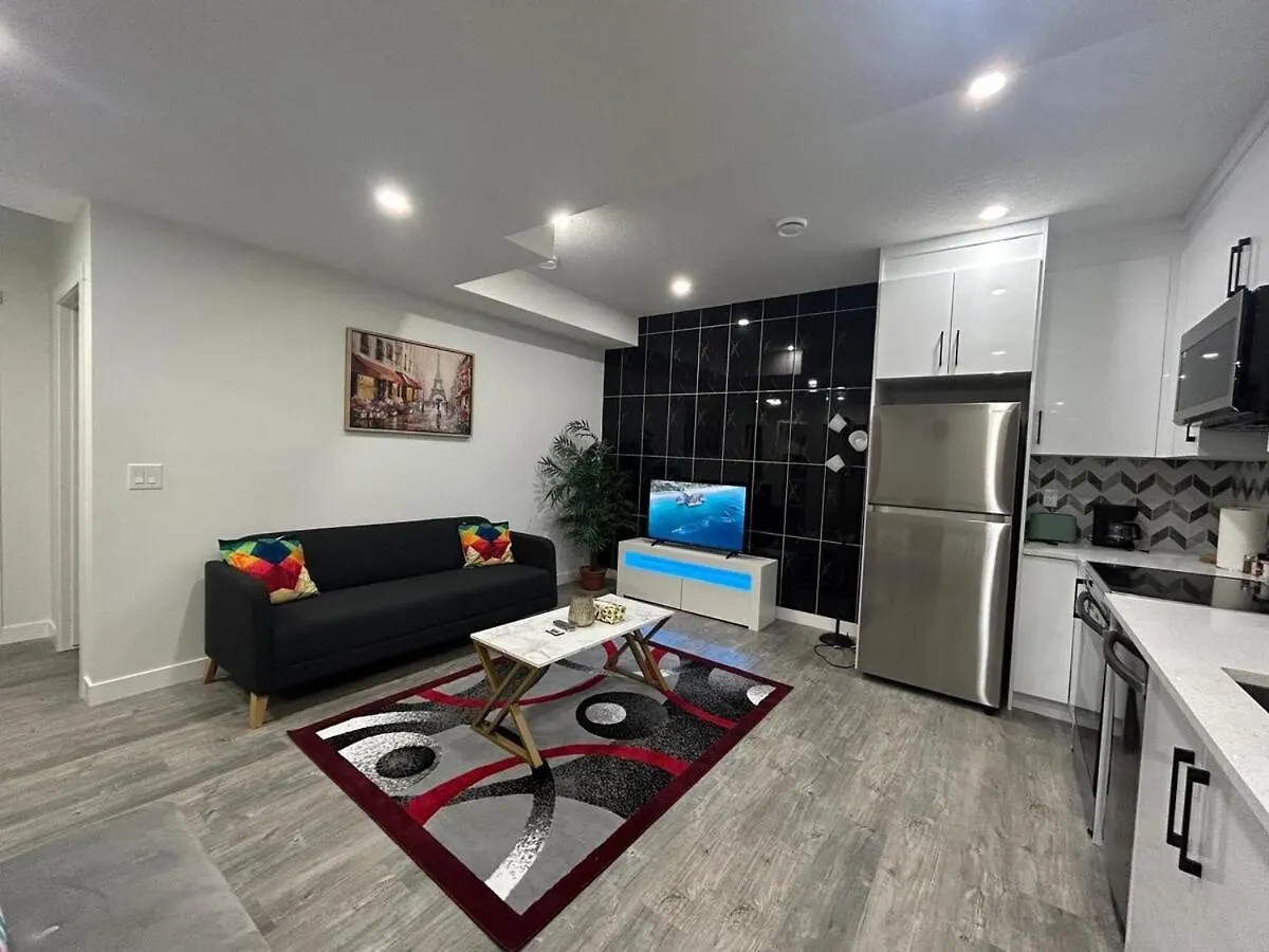 Haven Lodge, 2Br Brand New Basement Suite カルガリー