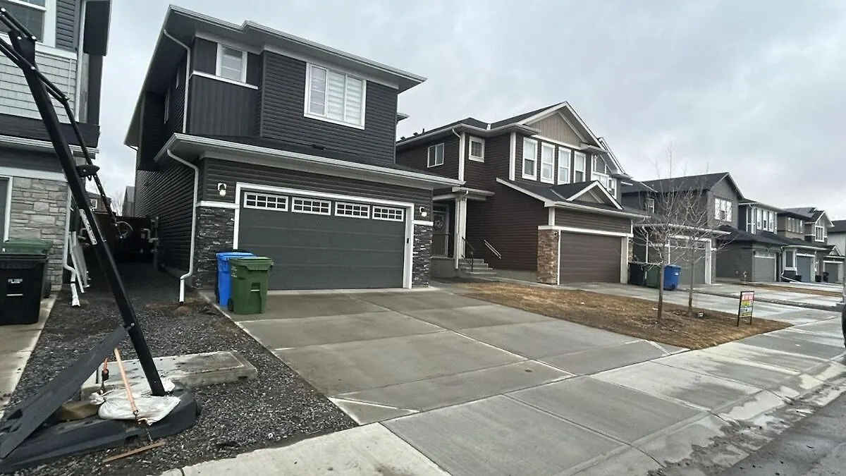 Haven Lodge, 2Br Brand New Basement Suite YYC 0*,  Kanada